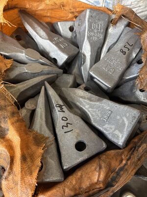 Heavy-Duty High Manganese Steel Bucket Tooth with High Wear Resistance and Heat Treated for Excavators